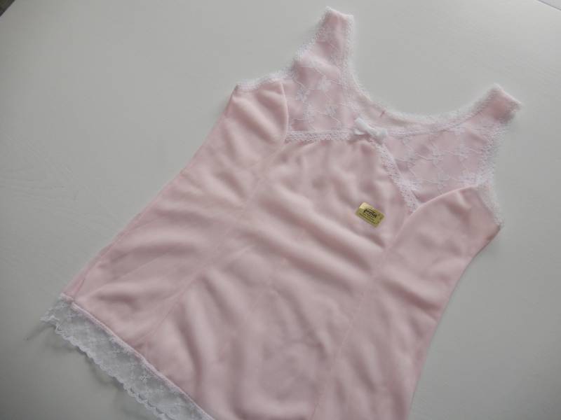 Kleines Rosa Perlon-Unterkleid Für Mädchen, Puppe, Bär - Vintage von IsoKos