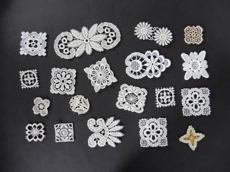 Konvolut Applikationen Aus Plauener Spitze - Querbeet Vintage Set 13 von IsoKos