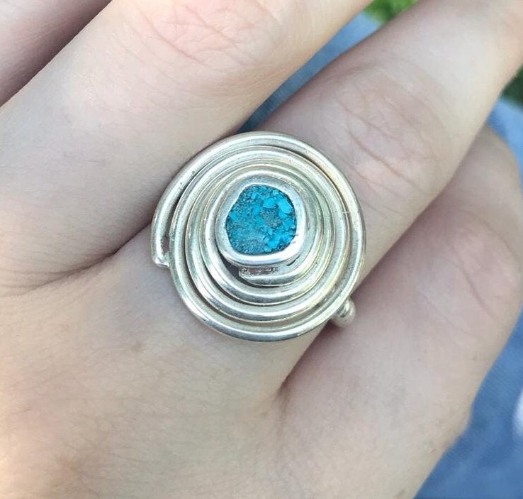 Handgefertigter Sterling Silber Türkis Ring Swirl Statement Ring von HolyLandJewels18