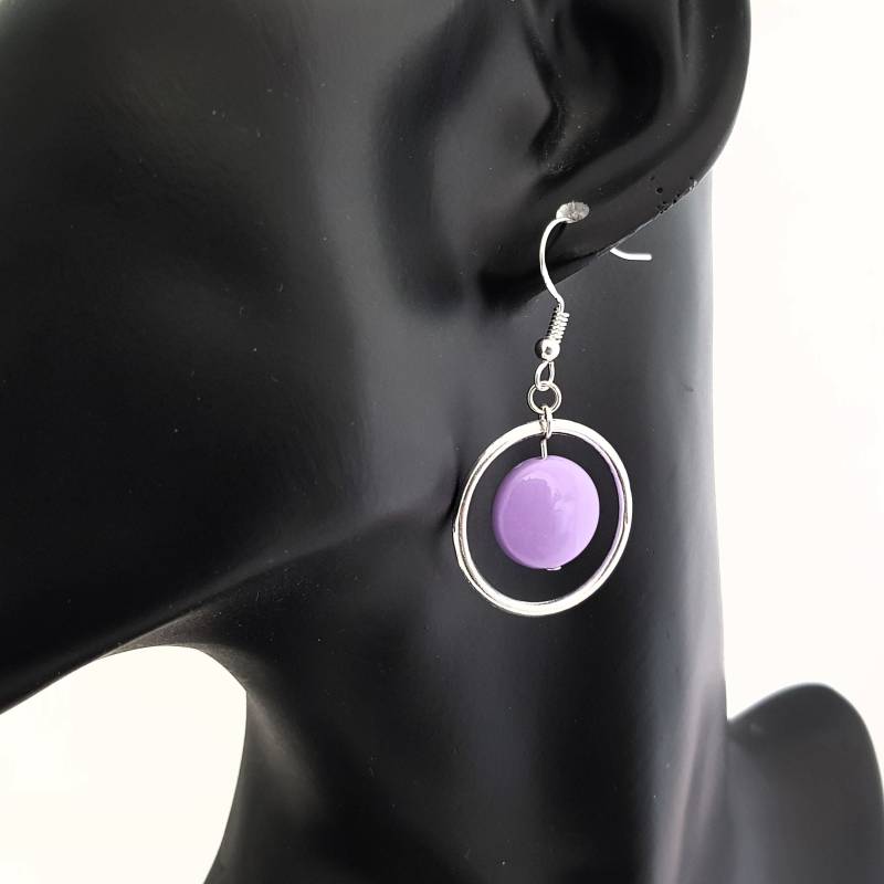 Fliederfarbene Ohrhänger Mit Großen Silbercreolen 1960S-Modeschmuck in Lila von IssieLouDesigns