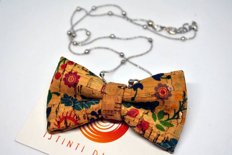 Damen Halskette Mit Kork Fliege Blumen, Holz Halskette, Frau Benutzerdefinierte Blumen von Istintidarte