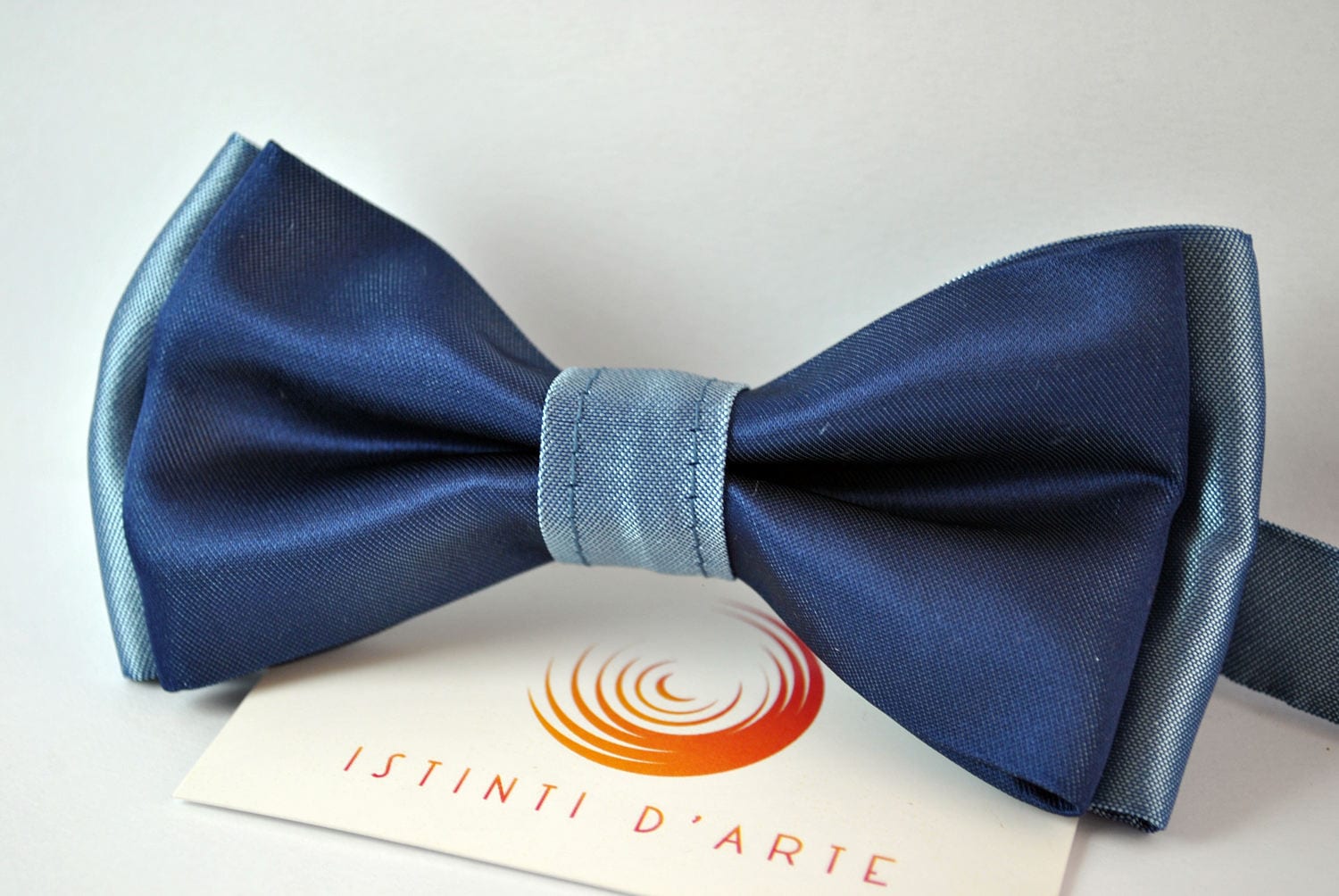 Handgefertigte Mann Papillon in Blau Und Seide Duchesse von Istintidarte