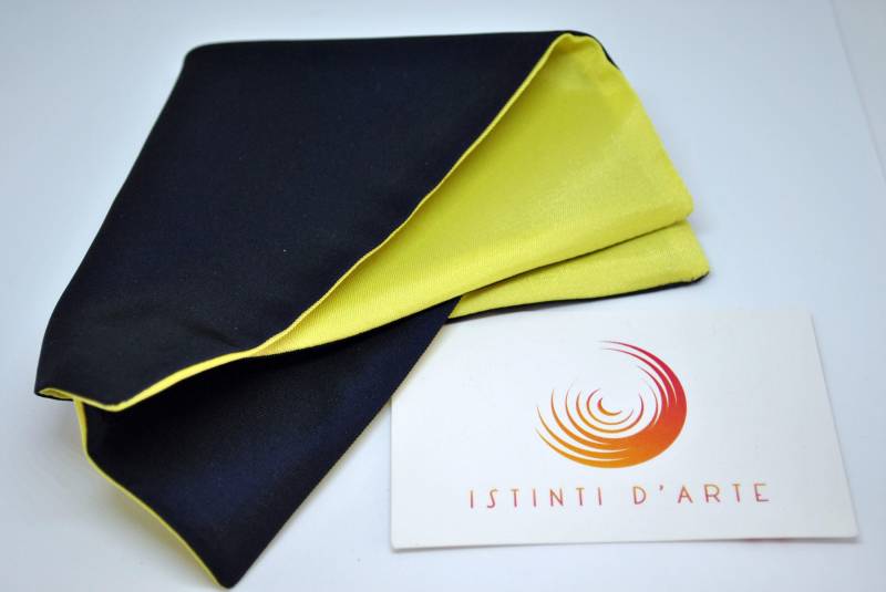 Zweifarbiges Einstecktuch Aus Gelbem Und Blauem Satin von Istintidarte