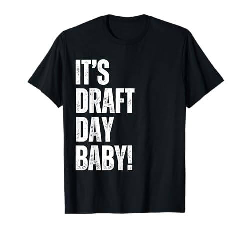 Es ist Draft Day, lustige sarkastische Fantasy-Football-Party für Babys T-Shirt von It's Draft Day Baby Attire
