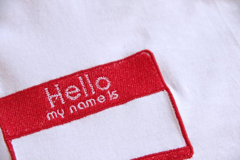 Hello My Name Is Embroidered Tshirt/Tshirt Gestickt Hello My Name Is Embroidered Tshirt/Tshirt Gestickt von ItFilsGood