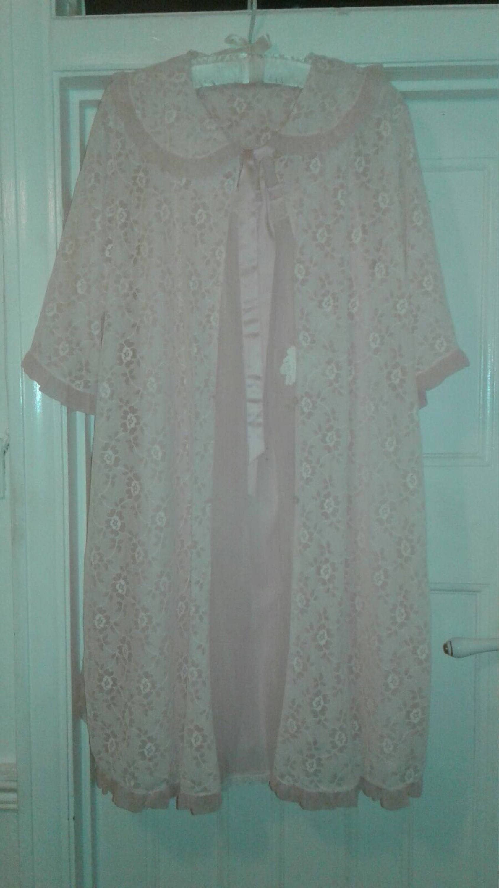 Vintage 60Er Peignoir Nachtkleid Robe Set Vintage 60Er Peignoir Nachtkleid Robe Set von ItHasToBeVintage