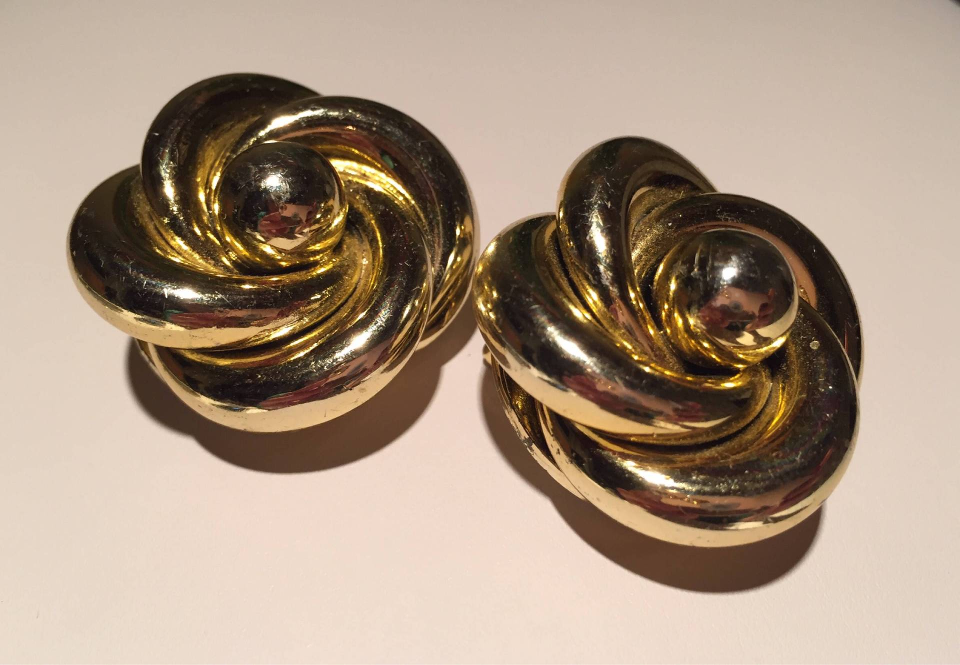 Vintage 80Er Jahre Gold Ton Clip Auf Ohrringe Vintage 80Er Jahre Gold Ton Clip Auf Ohrringe von ItHasToBeVintage
