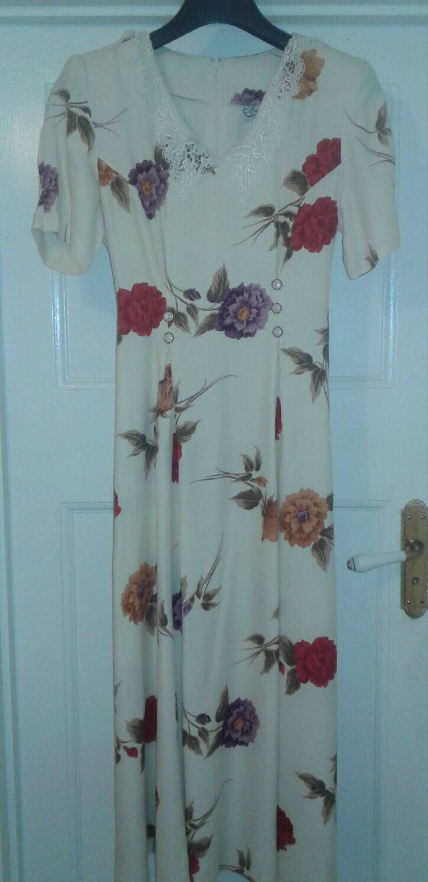 Vintage 80Er Tut 40Er Blumenkleid Vintage 80Er Tut 40Er Blumenkleid von ItHasToBeVintage