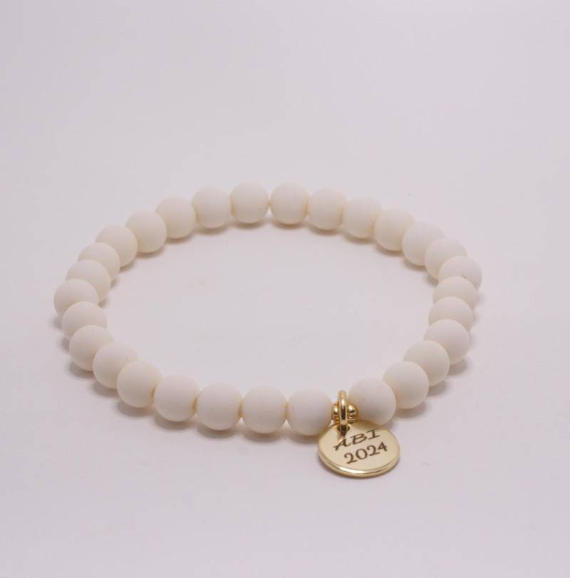 Abi 2025 Armbänder Mit Anhänger Und Gravur in Schwarz, Weiß, Creme. Perlenarmbänder Für Die Ganze Klasse Als Erinnerung Oder Geschenkidee von ItSMyGifts