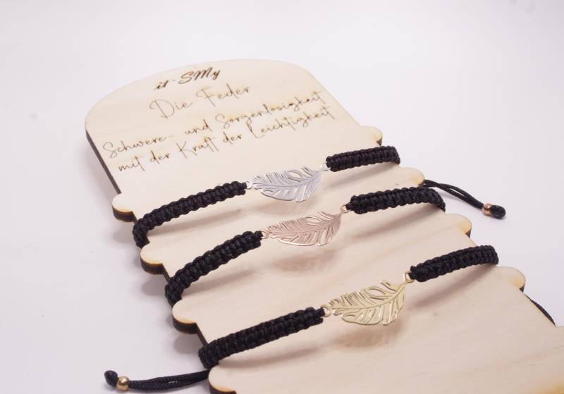 Makramee Armband Mit Einer Filigranen Feder Aus 925Er Silber Oder Vergoldet in Gelbgold Rosègold von ItSMyGifts