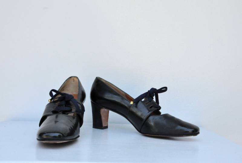 50Er Schwarze Lackleder Pumps - Manor Bourne For I. Magnin & Co. Schnürer Vintage 60Er Elegant Cocktail Party Hochzeit 6 Schmal 36 von ItaLaVintage