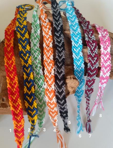 Handgemachte Freundschaftsarmbänder/ Strandarmband/ Makramee/ Boho-Armband /Herzarmband von Itakkitty