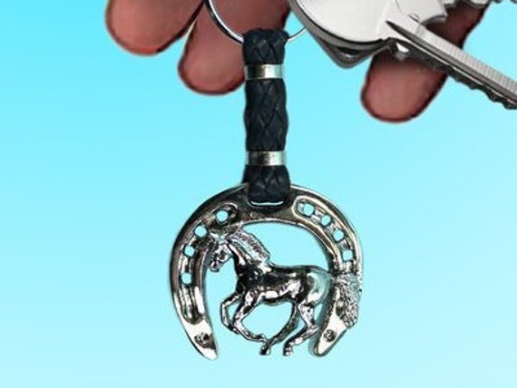 Pferdeschlüsselanhänger - Hufeisen Mit Galoppierendem Pferd von ItalianJewelryStore