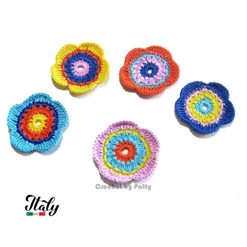 Bunte Gehäkelte Blume Aus Baumwolle 5 cm Für Applikationen 23Pp - Stück Made in Italy von ItalyCrochetByPatty