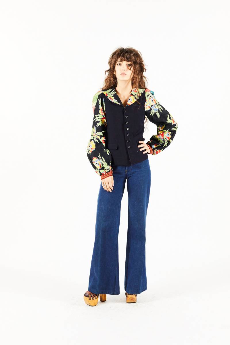 Vintage Original Judy Frocks Marine Blau Jacke Mit Kragen Und Gedruckt Floral Ärmel - London England Jumpin Jack Flash Overstock 1970Er Jahre Vintage Original Judy Frocks Marine Blau Jacke Mit Kragen Und Gedruckt Floral Ärmel - London England Jumpin Jack Flash Overstock 1970Er Jahre von Items111111111