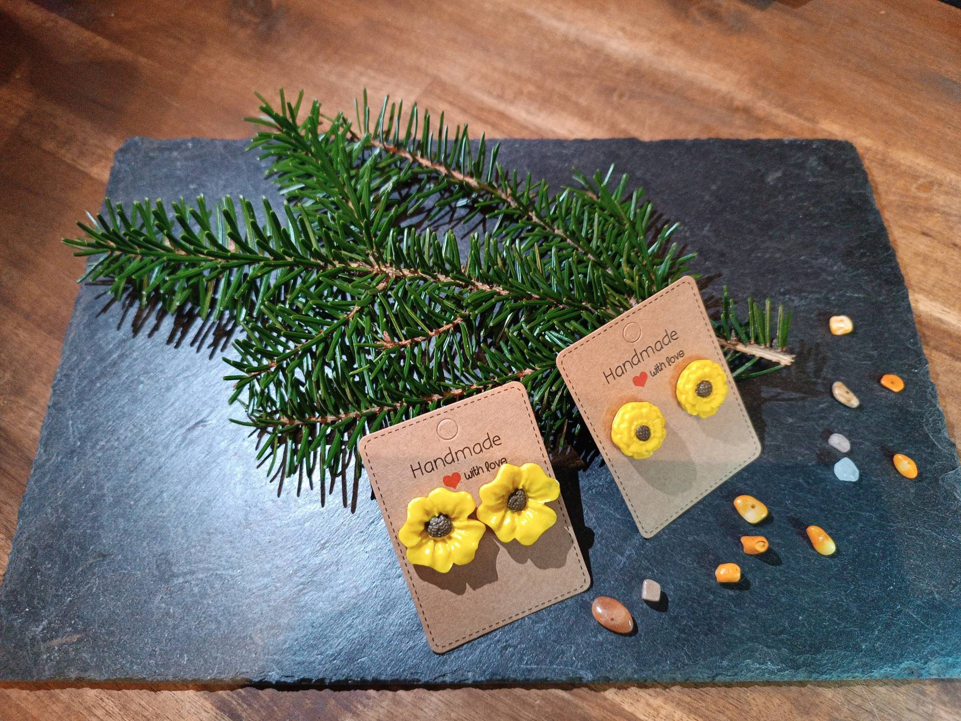 Kleine Ohrringe Im Blumenmotiv Verschiedene Varianten Und Farben Kleine Ohrringe Im Blumenmotiv Verschiedene Varianten Und Farben von ItsAll4you2024
