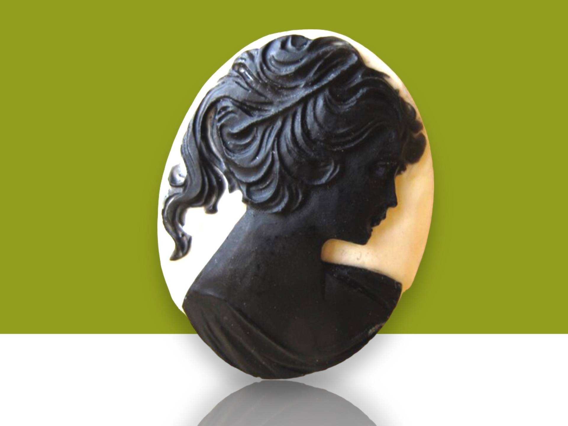 Ladylike Silhouette Ring von ItsDanaMade