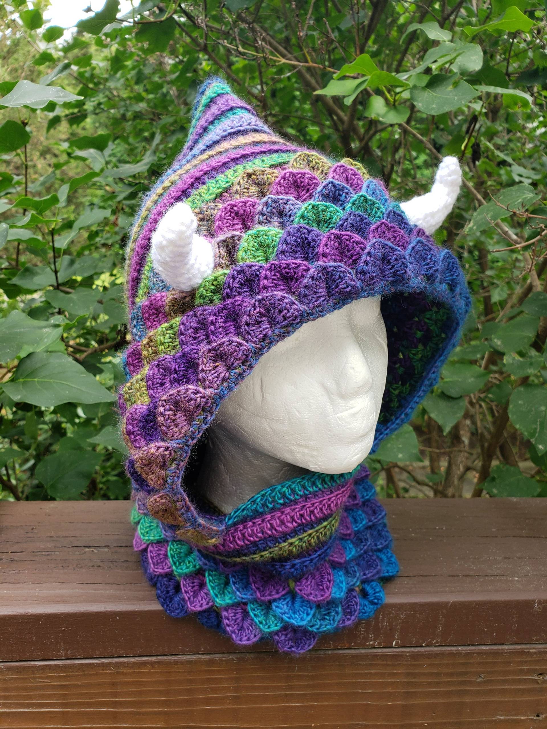 Drachenschuppen Hoodie Mit Hörnern Drachenschuppen Hoodie Mit Hörnern von ItsIntheBagCrochet