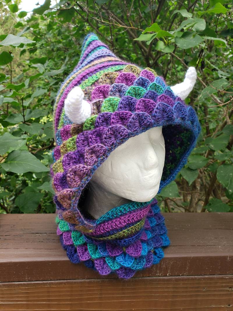Drachenschuppen Hoodie Mit Hörnern Drachenschuppen Hoodie Mit Hörnern von ItsIntheBagCrochet