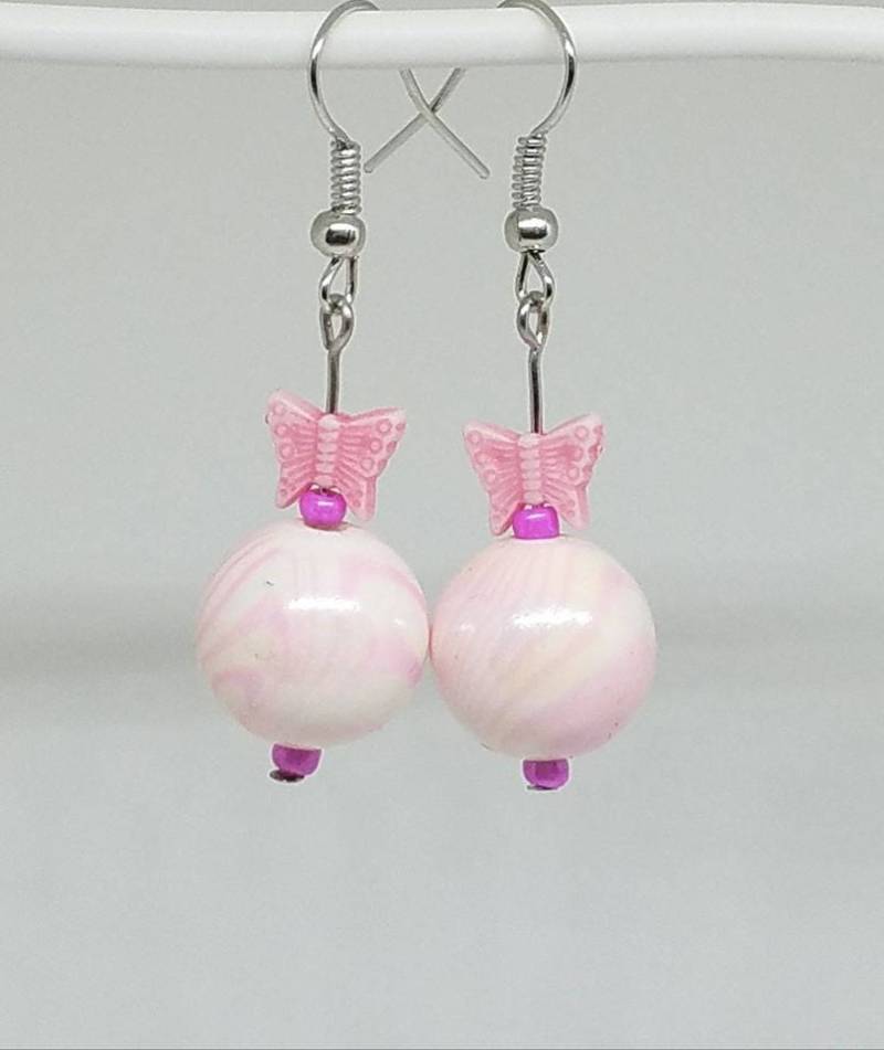 Pinke Schmetterling Bubblegum Lustige Ohrhänger Pinke Schmetterling Bubblegum Lustige Ohrhänger von ItsJustMyStuff