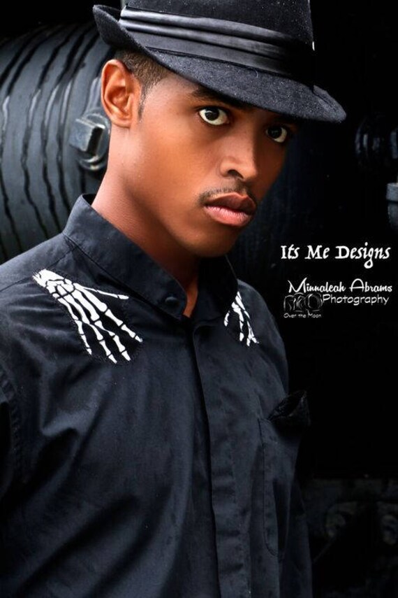 Schädel Hände Herren Hemd Stehkragen Button Down Goth Mode Rocker It's Me Designs Upcycled Bühnenkleidung Bürokleidung Tattoo von ItsMeDesigns