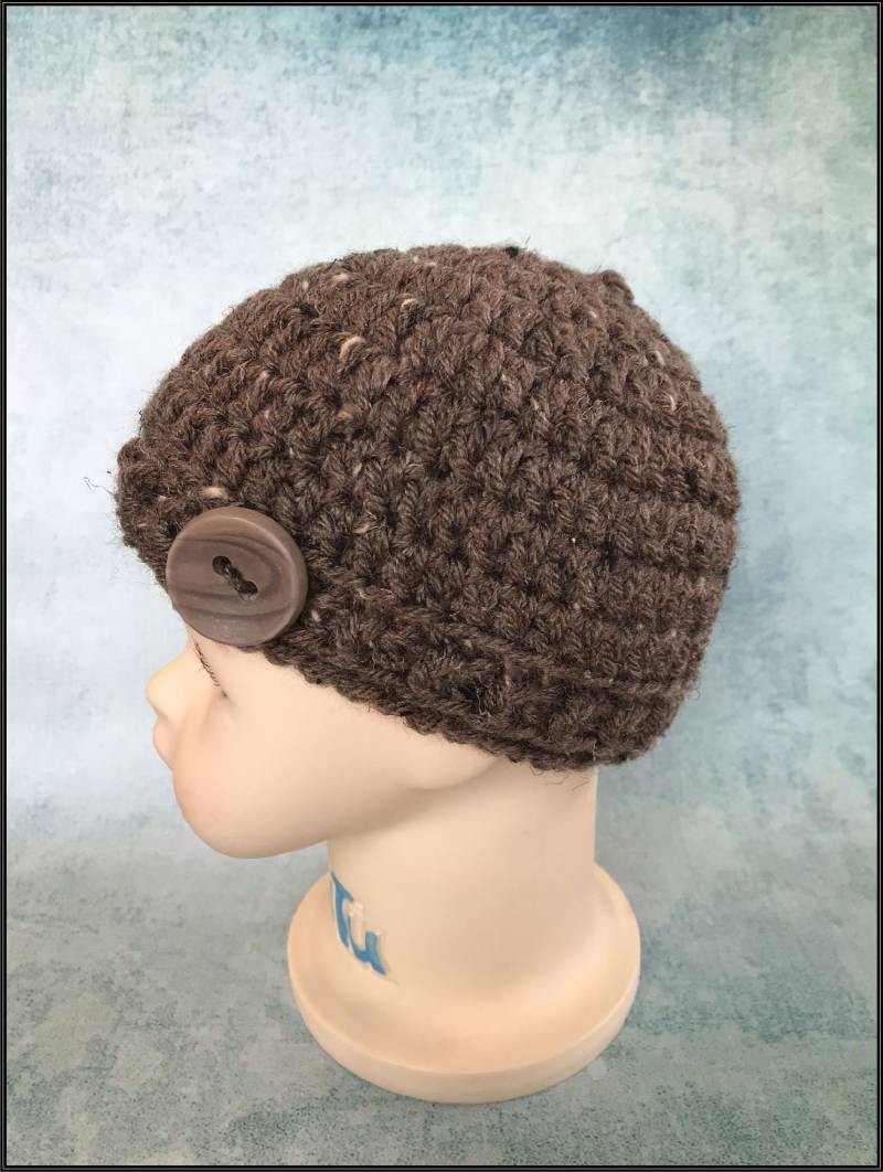 Basic Beanie-Häkelmütze Für Baby Brauner Fleck Mit Braunen Knopf. Sofort Lieferbar von ItsNotWeird