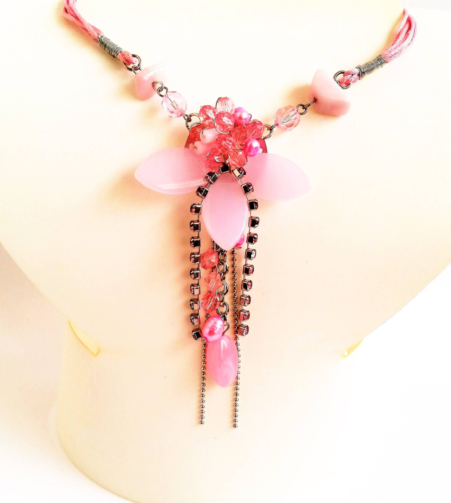 Rosa Halskette Mit Kristalldiamante Und Perlenverzierung in Einem Blumenblumenanhängerdesign - Schmuck Accessorize Weihnachtsgeschenk von ItsaGirlThingx