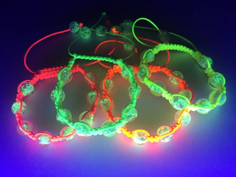 Uv Glow in The Dark Rave Armband, Edm Geschenkidee, Herren Damen Schmuck, Neon Armbänder von IttybitsTrinkets