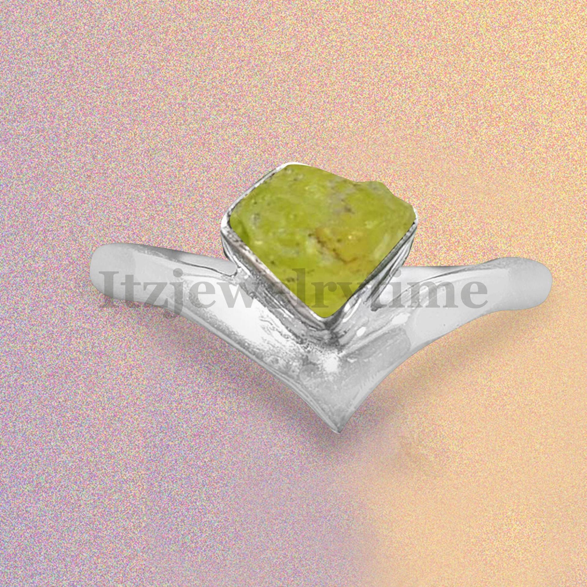 Roher Peridot Ring, Sterling Silber August Geburtsstein Schmuck, Rohstein Zierlicher Grüner Stein Geschenk Für Sie Roher Peridot Ring, Sterling Silber August Geburtsstein Schmuck, Rohstein Zierlicher Grüner Stein Geschenk Für Sie von ItzJewelryTime