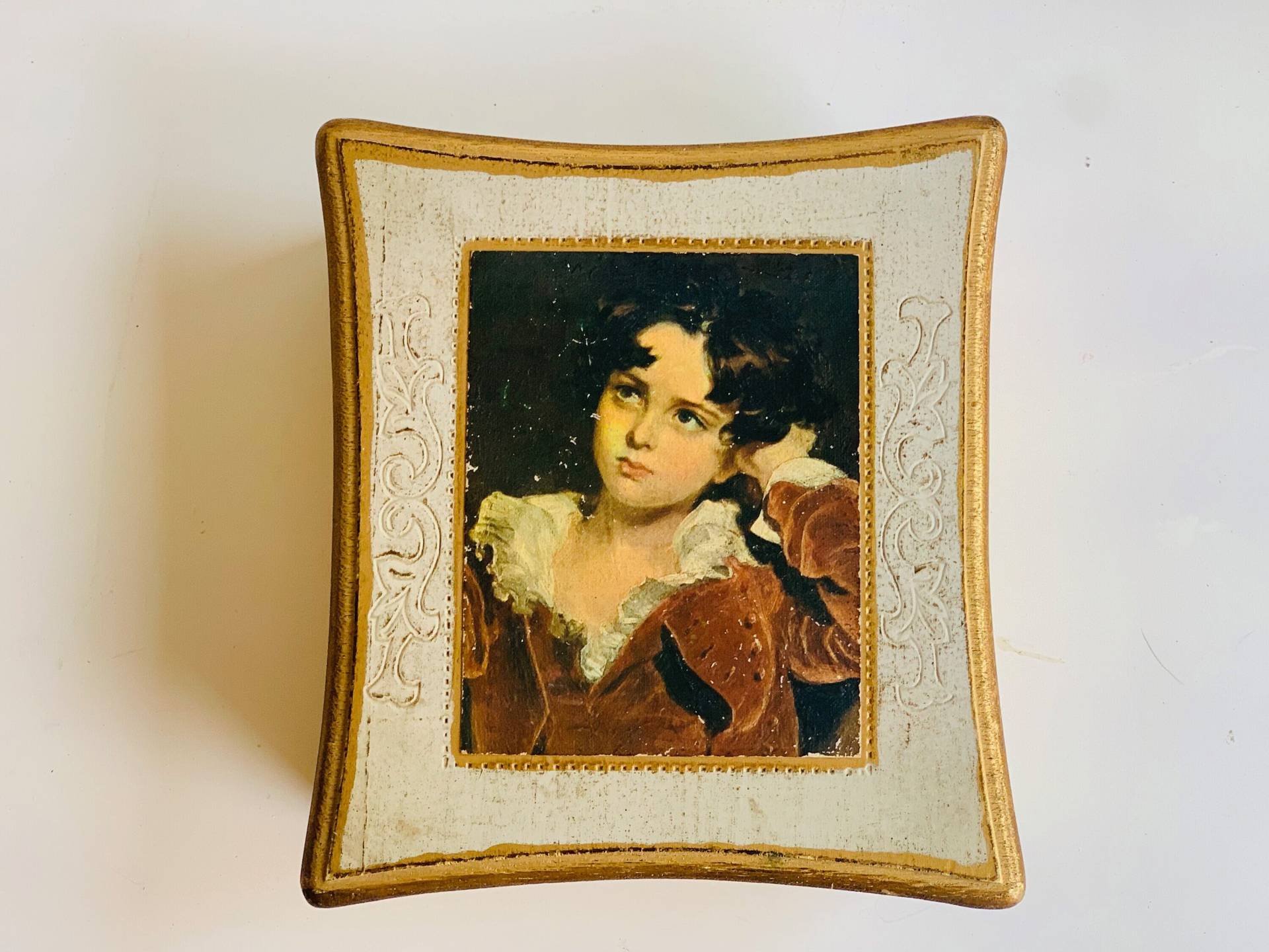 Florentiner Holz Schmuckschatulle Gold Und Creme Italienisch Inspirierte Holzschmuckschatulle Rotes Samtfutter in Der Box Florentiner Holz Schmuckschatulle Gold Und Creme Italienisch Inspirierte Holzschmuckschatulle Rotes Samtfutter in Der Box von Itzvintagedarling