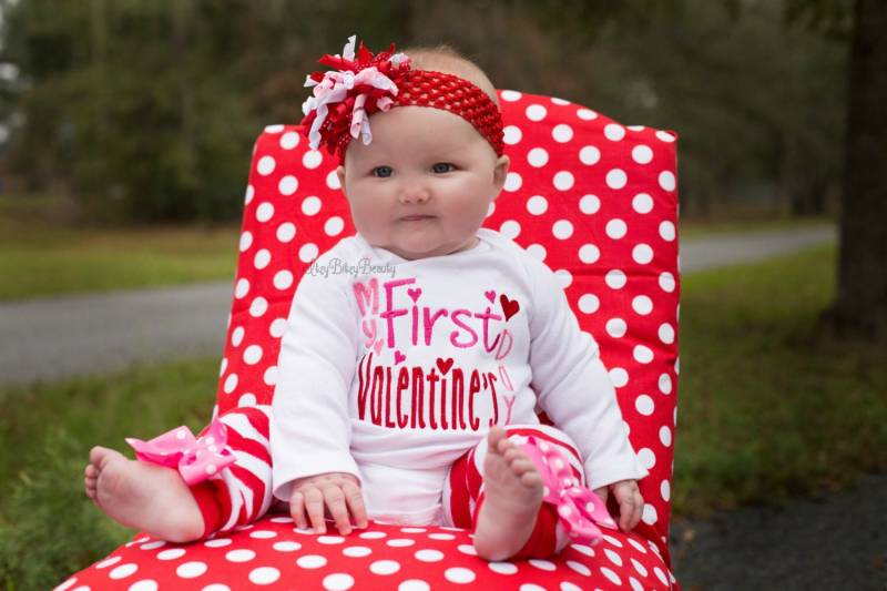 Mädchen Erster Valentinstag Outfit - Mein Erster Rosa Und Rotes Beinwärmer, Stirnband Personalisiert, Bestickt von ItzyBitzyBeauty