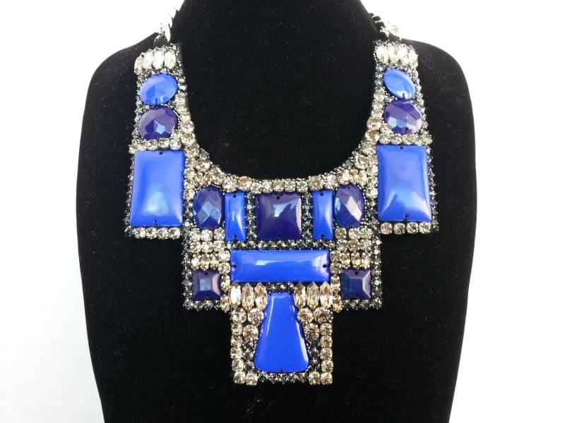 Handgefertigte Blaue Statement Statementkette Swarovski Collier Iv69 Handgefertigte Blaue Statement Statementkette Swarovski Collier Iv69 von IvMiro