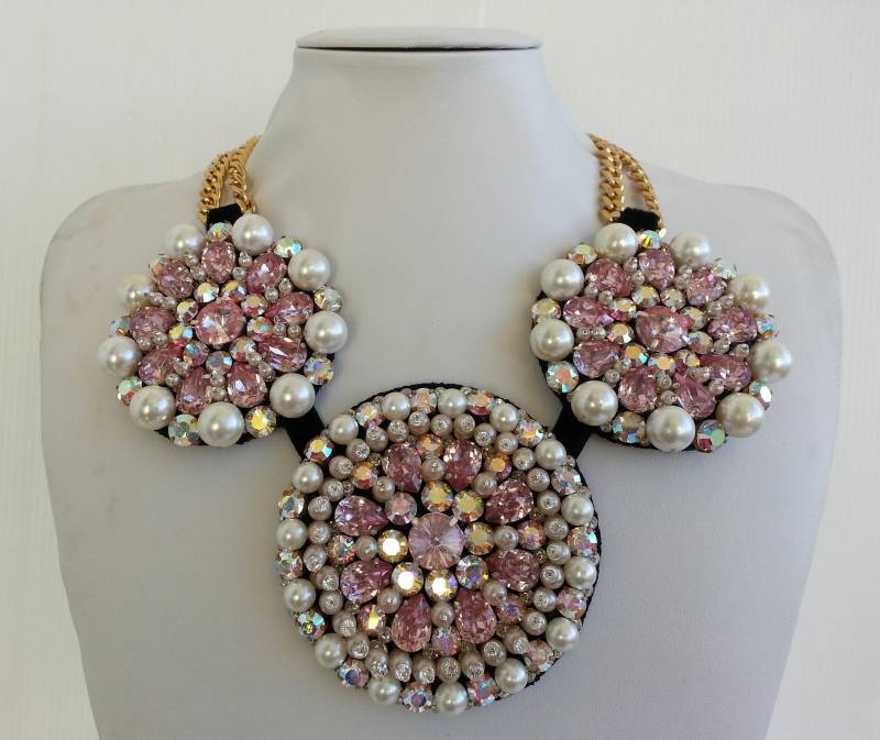 Handgemachte Statement Kette Mit Swarovski Strass Aurora Borealis & Perlenkette Iv215 von IvMiro