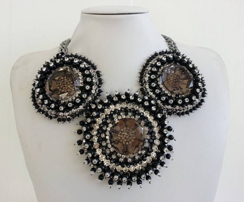Handgemachte Statement Kette Mit Swarovski Strasssteinen Handgemachte Statement Kette Mit Swarovski Strasssteinen von IvMiro