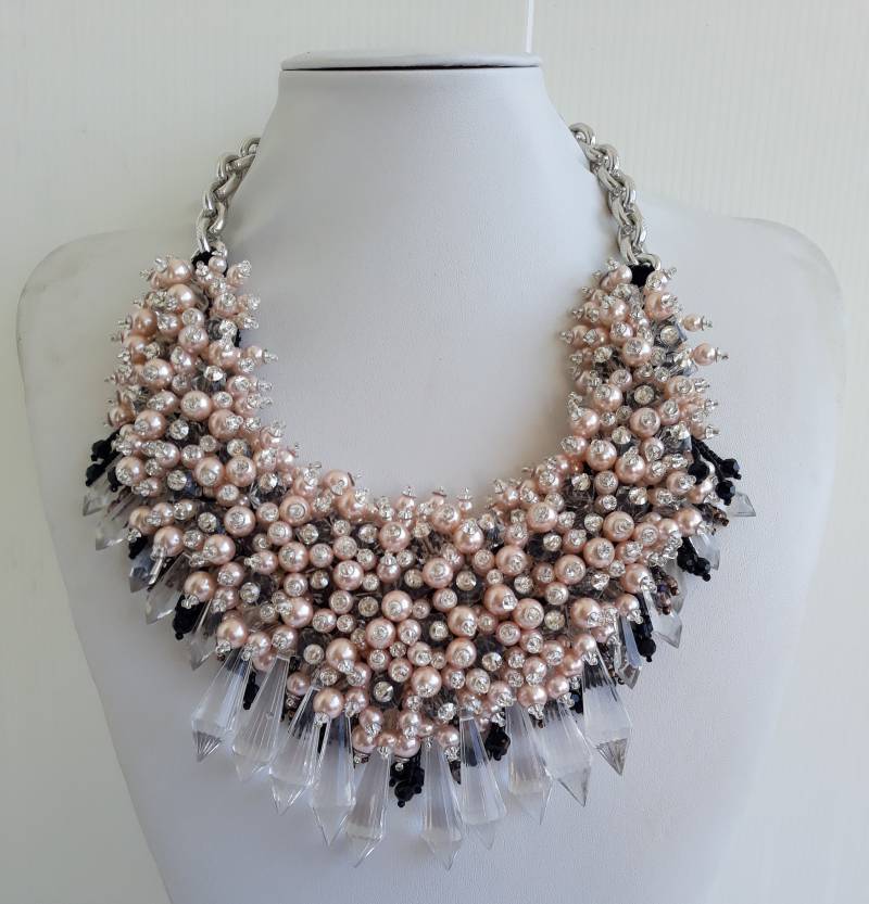 Handgemachte Strass Fransen Statement Kette Kristall & Pfirsich Perlen Halsband Iv228 Handgemachte Strass Fransen Statement Kette Kristall & Pfirsich Perlen Halsband Iv228 von IvMiro