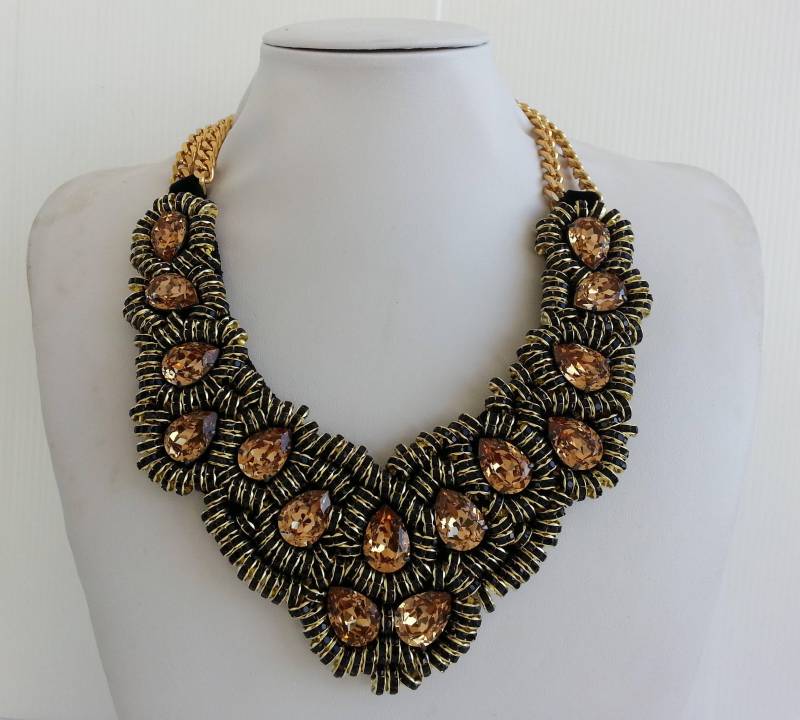 Handgemachte Strass Statement Kette Light Colorado Topaz, Schwarz & Gold Iv211 Handgemachte Strass Statement Kette Light Colorado Topaz, Schwarz & Gold Iv211 von IvMiro