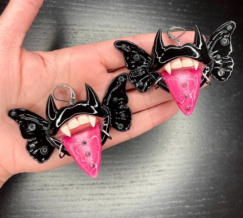 Gothic Schmetterlingslippen Ohrringe Gothic Schmetterlingslippen Ohrringe von IvaNixCreations