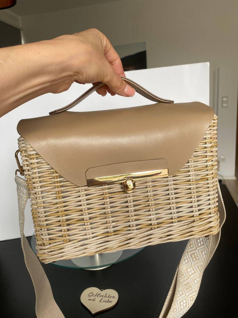 Handtasche Mit Lederdeckel Geflochten Beige Damen Geflochtene Damenhandtasche Handarbeitstasche von IvanasFlechterei