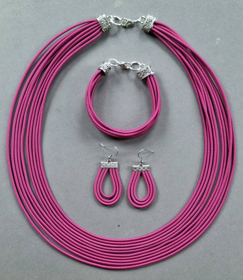 Fuchsie Rope Halskette Chunky Fabric Bib Halskette von Ivanely
