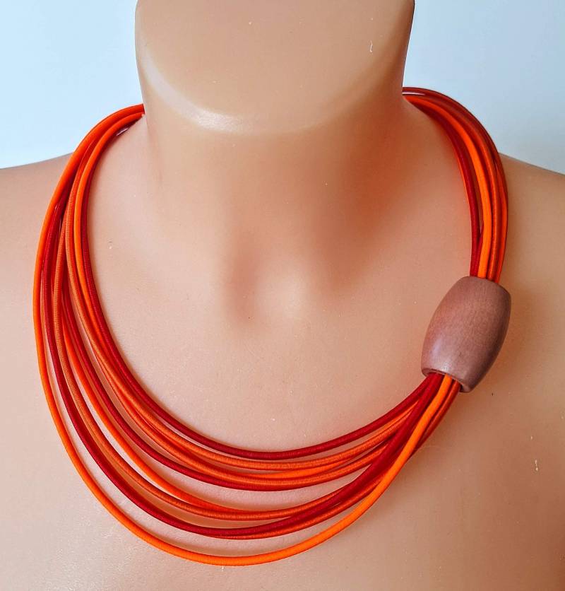 Rot & Orange Lätzchen Halskette Holzperlen Statement Schmuck von Ivanely