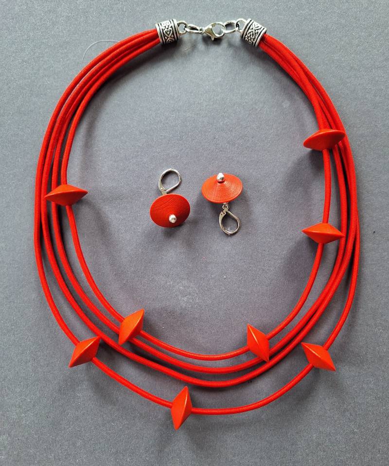 Rotes Set, Rotes Collier, Seil Kette, Chliche Rote Ohrringe, Textilschmuck, Perlenset von Ivanely