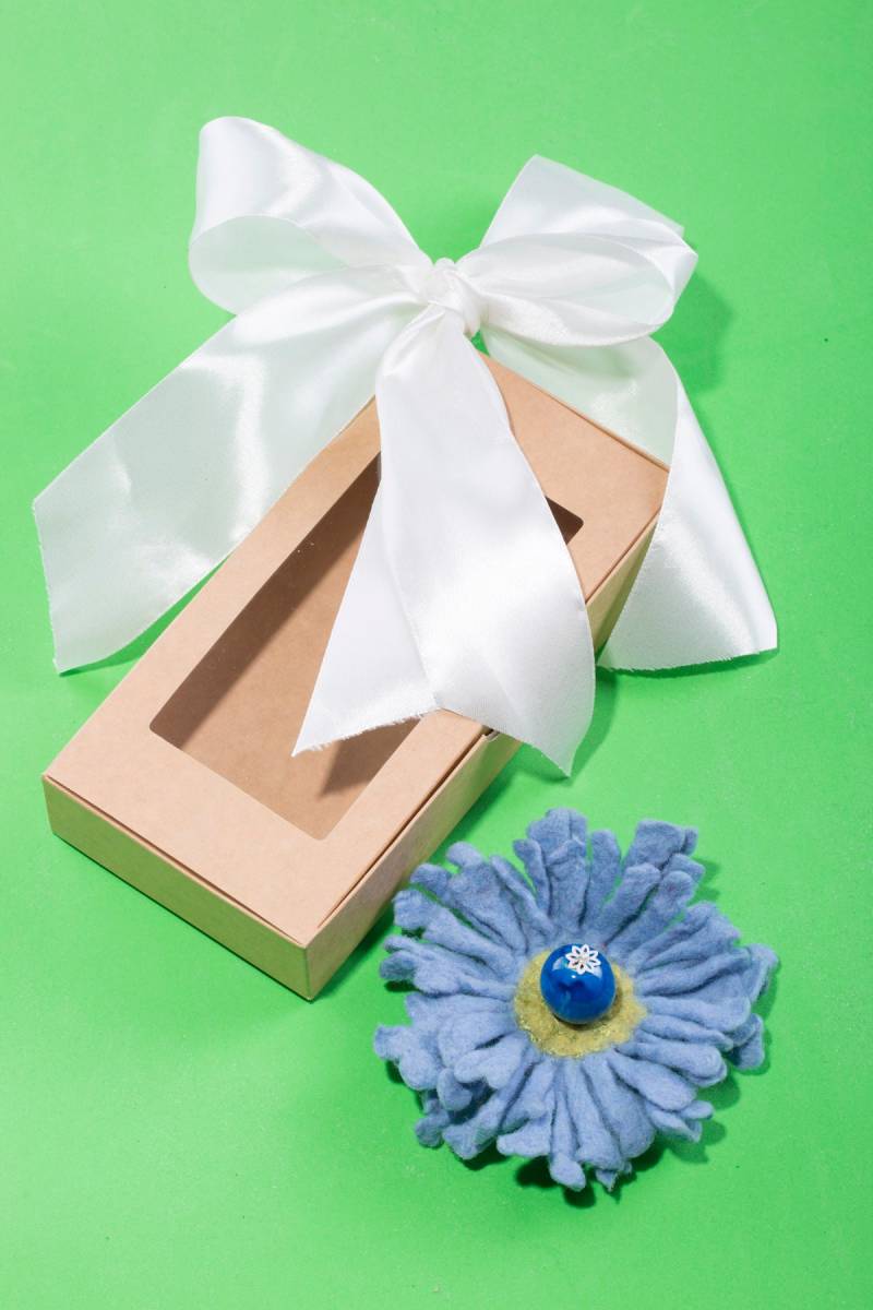 Brosche Blumen, Wolle, Gefilzt, Designtes Geschenk, Merino, Nuno von IvantsovaFelt