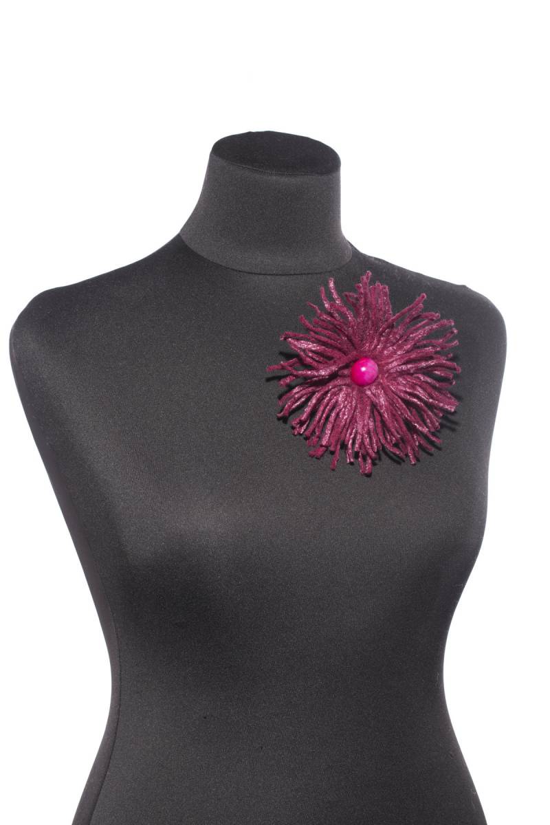 Brosche Blumen Chrysantheme Wolle Gefilzt Design Geschenk Merino von IvantsovaFelt