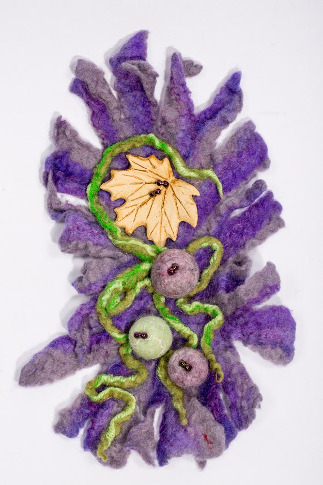 Lila Brosche Handarbeit Blumen Wolle Gefilzt Geschenk Merino Nuno von IvantsovaFelt