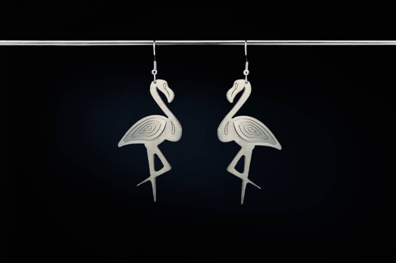 Illusion Flamingo Ohrringe Edelstahl, Hypoallergene Haken von IvayaCollections