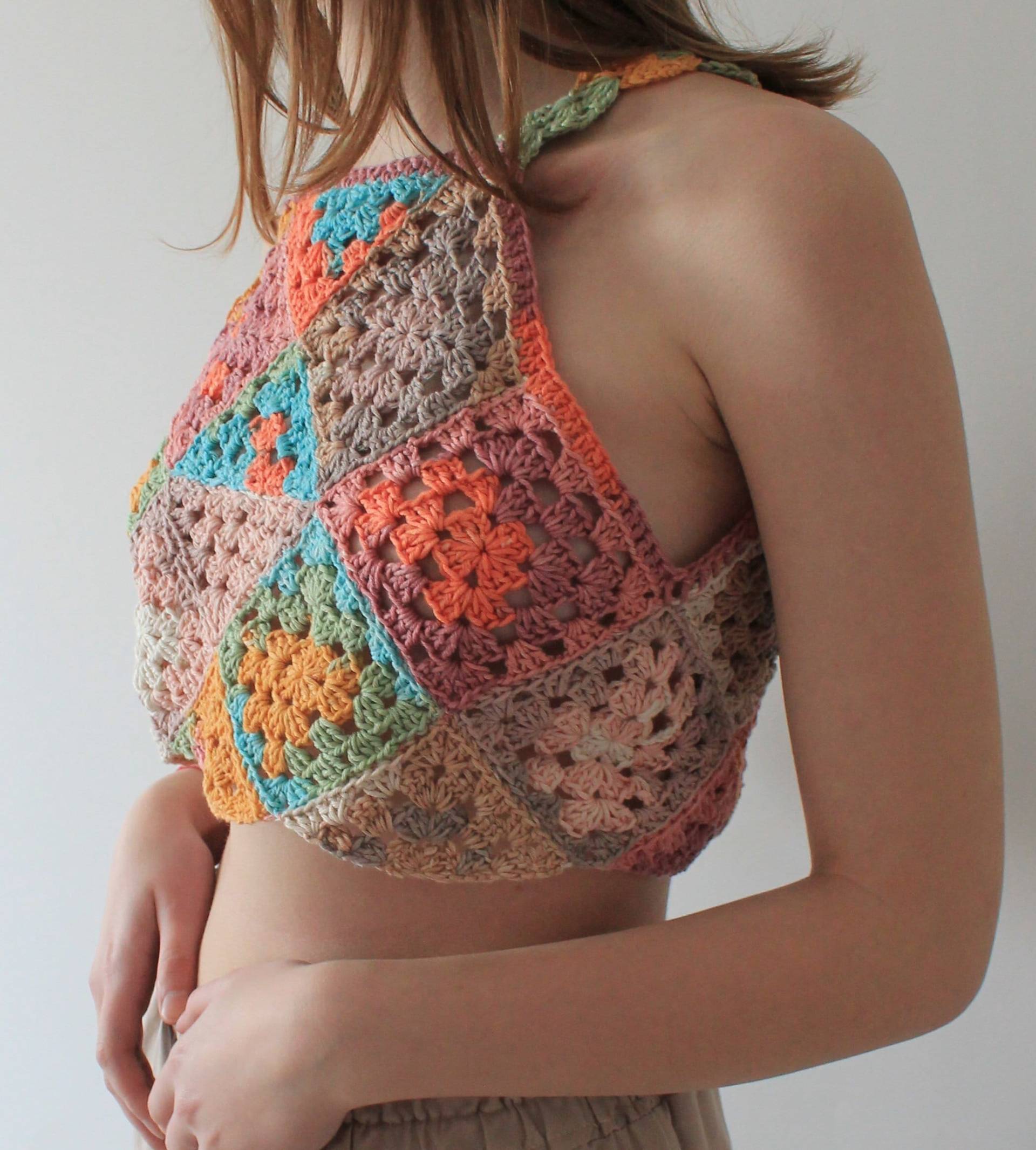 Oma Square Top Gehäkeltes Crop Sommer Strick Patchwork Neckholder Handgemachtes Versandfertig Oma Square Top Gehäkeltes Crop Sommer Strick Patchwork Neckholder Handgemachtes Versandfertig von IvettyKcraft