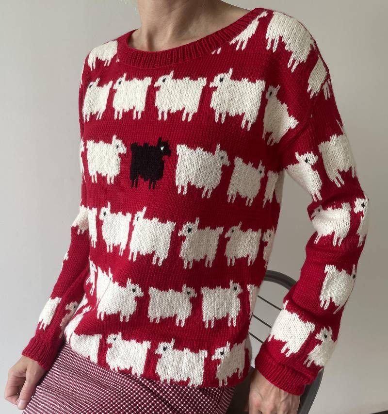 Schafpullover Handgestrickter Pullover Schwarzes Schaf Cottagecore 80Er Jahre Stil Handgemachter Versandfertig von IvettyKcraft