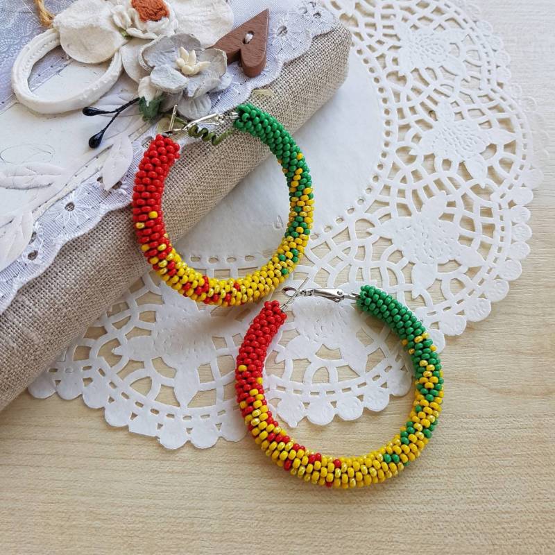 Rasta Creolen Ohrringe Rot Gelb Grün Große Perlen Große Rocailles Jamaika Handmade Schmuck Frühling/Sommer Rasta Creolen Ohrringe Rot Gelb Grün Große Perlen Große Rocailles Jamaika Handmade Schmuck Frühling/Sommer von IvonaHMJewelry
