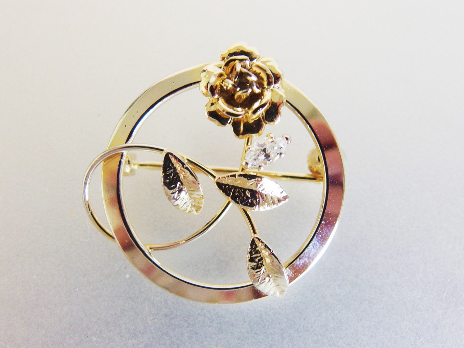 Vintage 14K Gf Rose Circle Pin Brosche Vintage 14K Gf Rose Circle Pin Brosche von IvyCottage2U