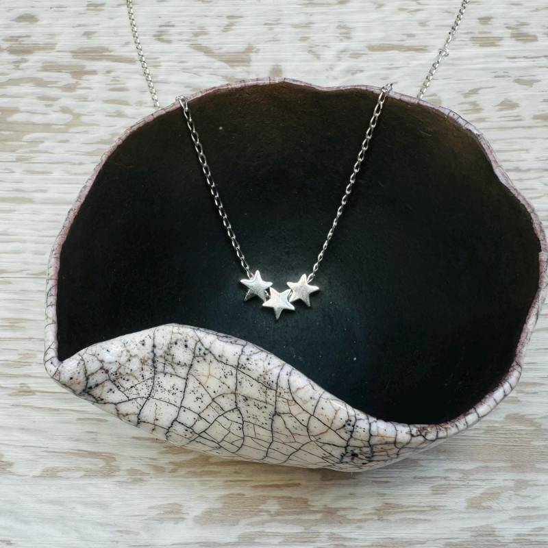 Drei Sterne Anhänger in Sterling Silber, Geschenk Für Sie - Bester Freund, Schwester, Freundin Drei Sterne Anhänger in Sterling Silber, Geschenk Für Sie - Bester Freund, Schwester, Freundin von IvyStoneCreative